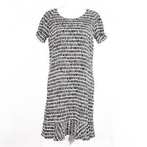 Silk Garnet HIll Size 04 White w/ Black Pattern Shift Dress, Ruffled Hem, Lined